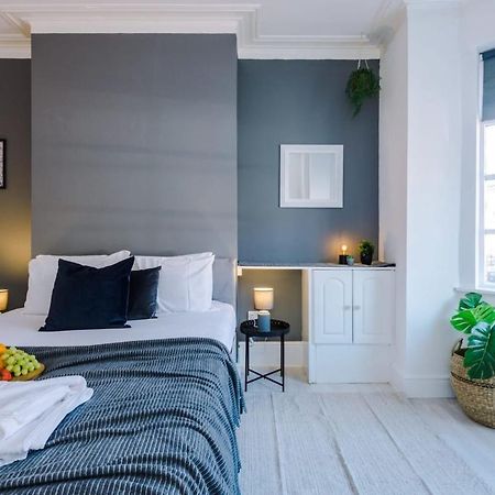 Large 4 Bedroom Home With Free Parking Near Mediacityuk Μάντσεστερ Εξωτερικό φωτογραφία