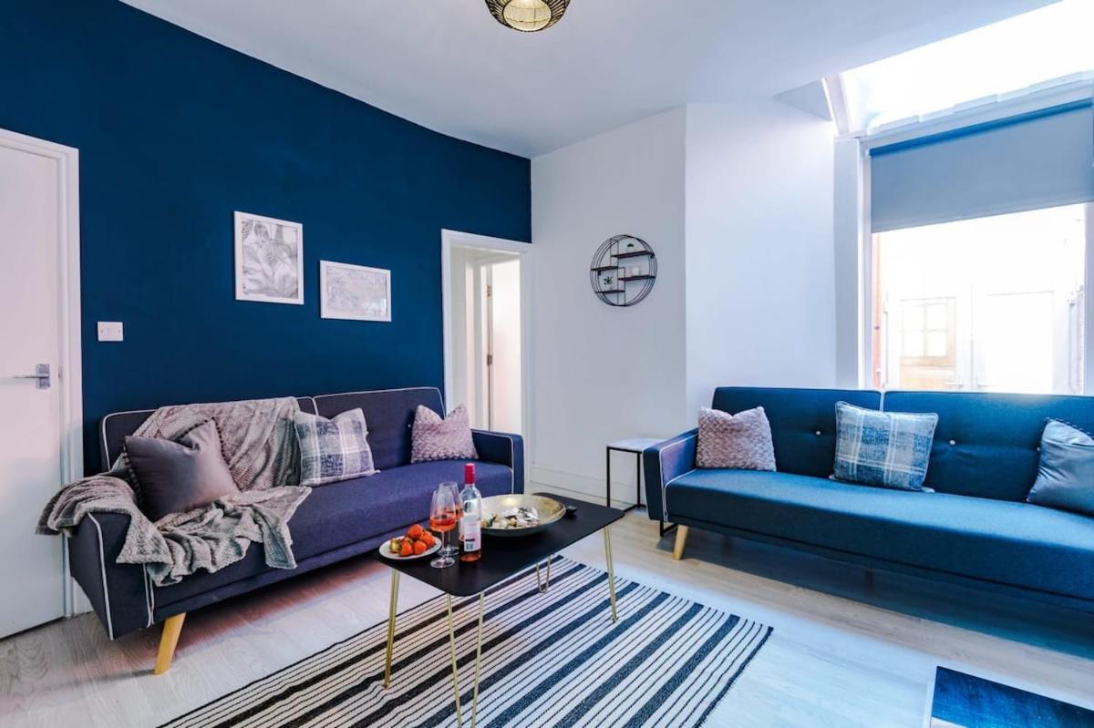 Large 4 Bedroom Home With Free Parking Near Mediacityuk Μάντσεστερ Εξωτερικό φωτογραφία