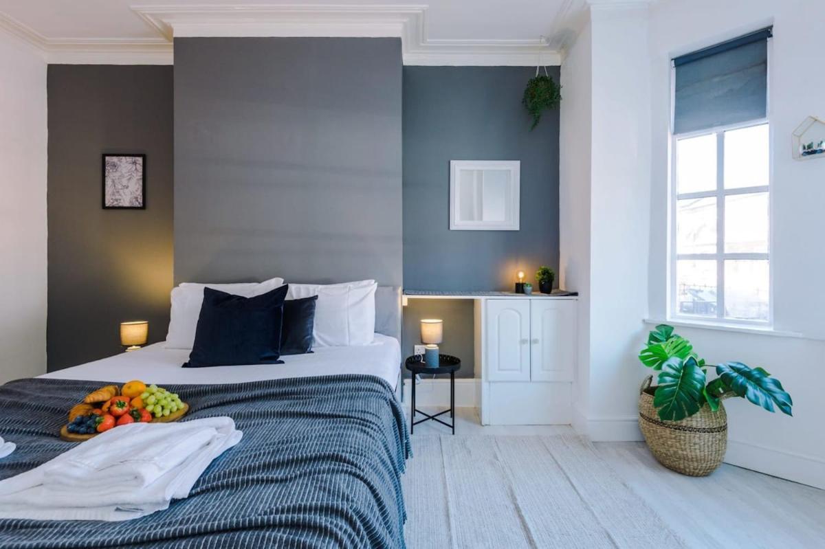 Large 4 Bedroom Home With Free Parking Near Mediacityuk Μάντσεστερ Εξωτερικό φωτογραφία