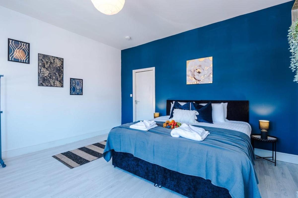 Large 4 Bedroom Home With Free Parking Near Mediacityuk Μάντσεστερ Εξωτερικό φωτογραφία