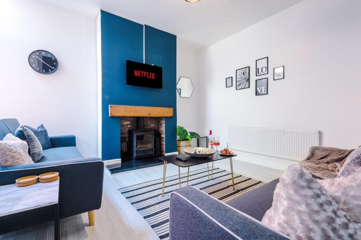Large 4 Bedroom Home With Free Parking Near Mediacityuk Μάντσεστερ Εξωτερικό φωτογραφία